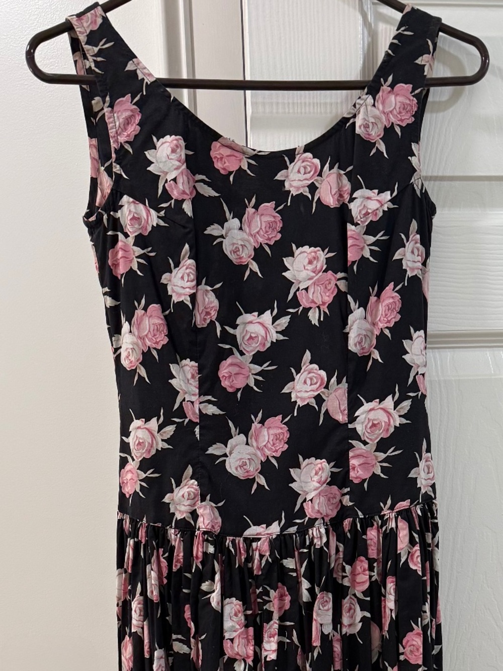 Vintage 1980s Eileen West Black/Rose Dress (size 6)